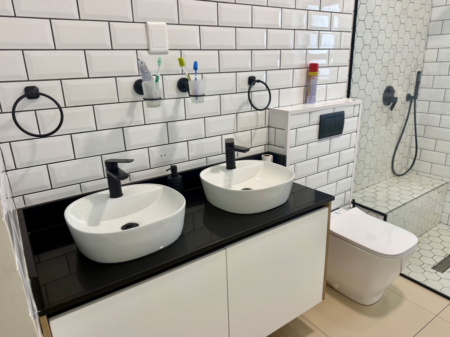 5 Bedroom Property for Sale in Tafelzicht Western Cape